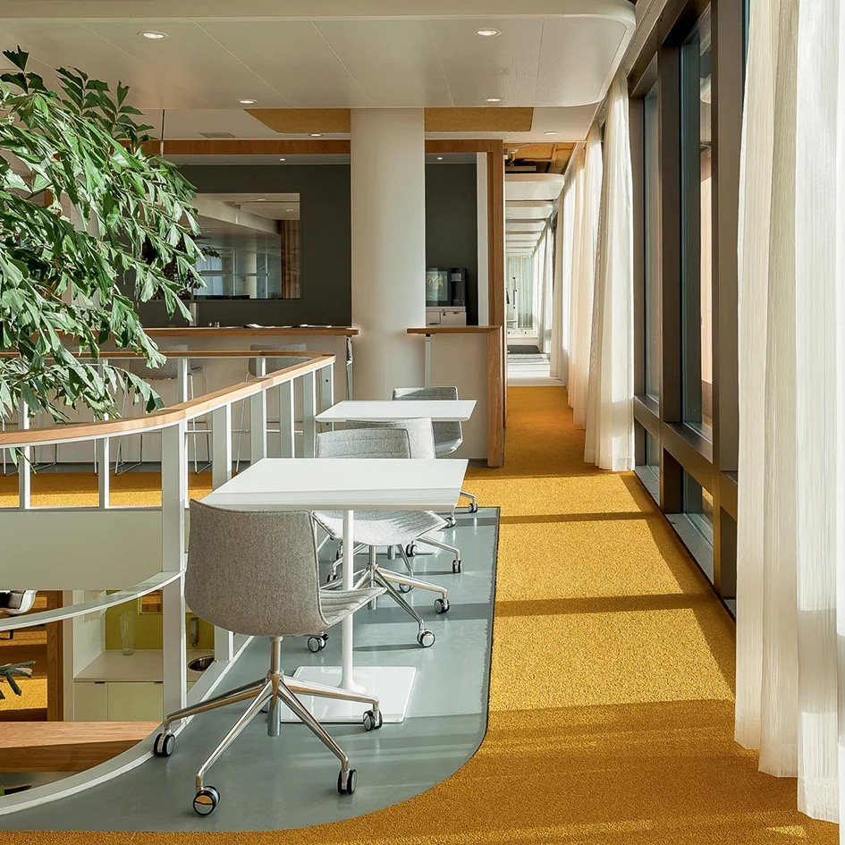 开云（中国） - 桌几|餐桌|办公家具|设计师家具|Dizzie 餐台/洽谈台